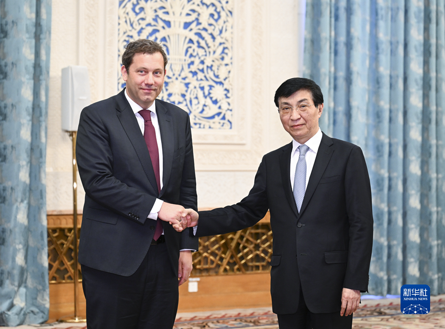 王滬寧會(huì)見(jiàn)德國(guó)社民黨代表團(tuán)