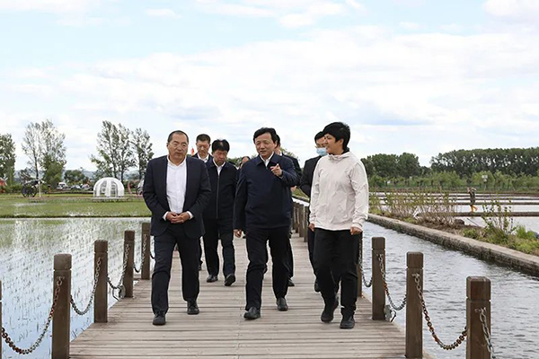 全國(guó)人大常委會(huì)辦公廳聯(lián)絡(luò)局領(lǐng)導(dǎo)到牡走訪全國(guó)人大代表