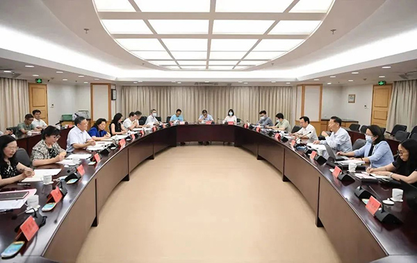 全國人大環(huán)資委副主任委員鄂竟平到福建開展可再生能源立法調(diào)研