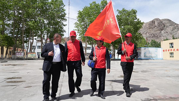 “冬古拉瑪”流動(dòng)聯(lián)絡(luò)站 為民服務(wù)“零距離”