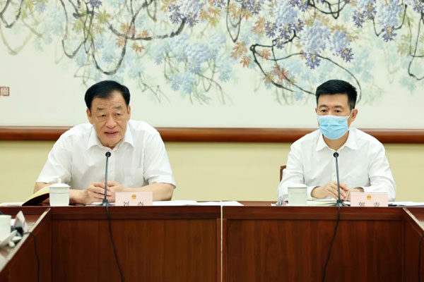 主題教育專題讀書(shū)班舉行第四次集體研討交流