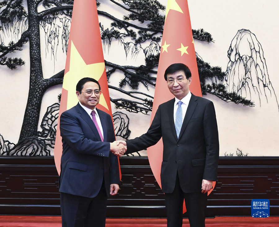 王滬寧會(huì)見(jiàn)越南總理范明政