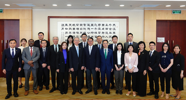 張勇副主任會(huì)見(jiàn)澳門(mén)律師公會(huì)訪(fǎng)京團(tuán)一行