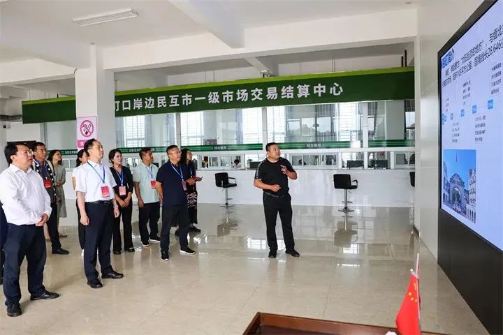 部分在滇全國人大代表到德宏、保山、怒江
開展口岸經(jīng)濟(jì)發(fā)展專題調(diào)研