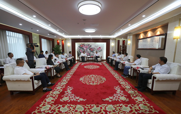 蔡達峰會見黔西南州委書記陳昌旭