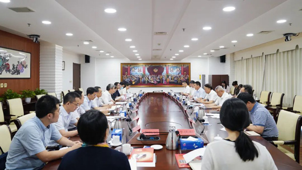 武維華會(huì)見(jiàn)財(cái)政部副部長(zhǎng)許宏才一行