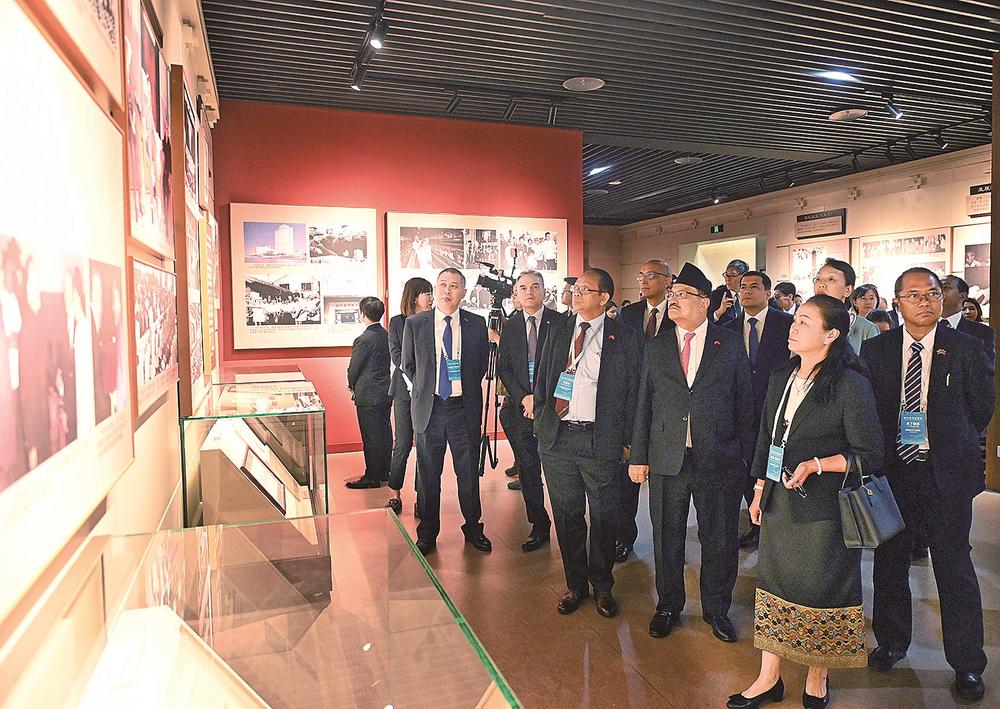 王東峰出席“駐華使節(jié)進(jìn)政協(xié)”活動(dòng)